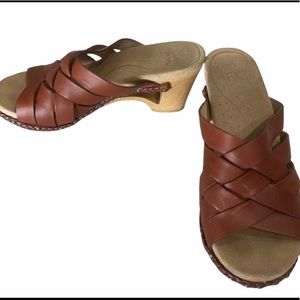 Dansko Sz 38 7.5-8 Brown Leather Slip On Sandals